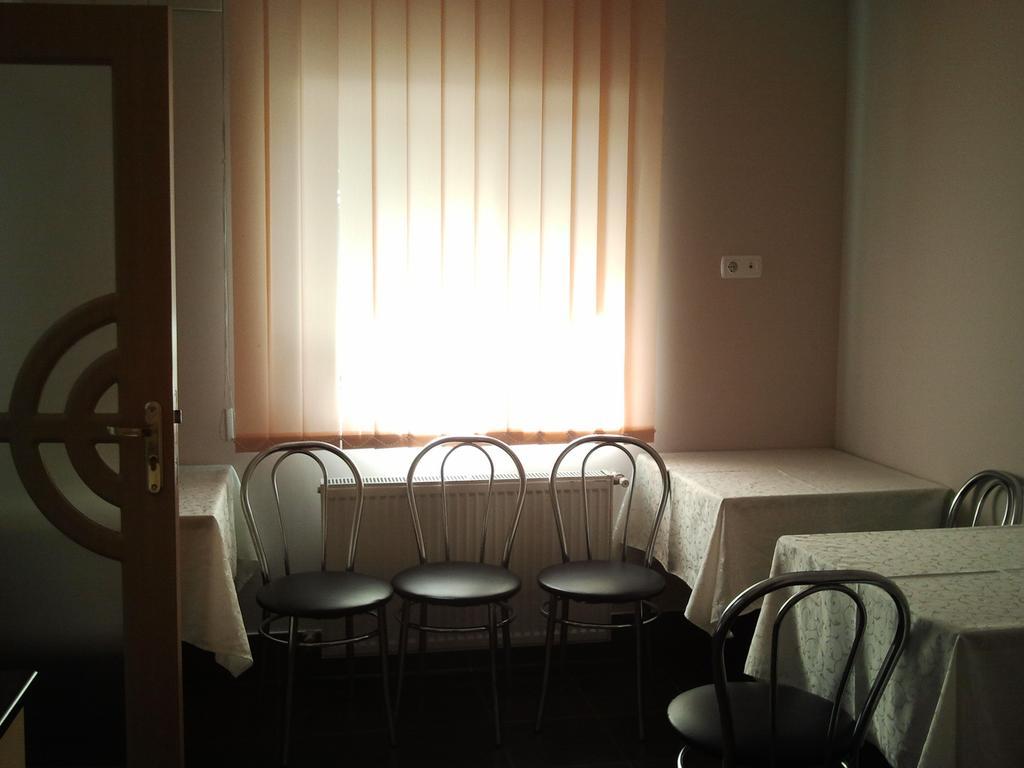 Jr Motel Отопени Экстерьер фото