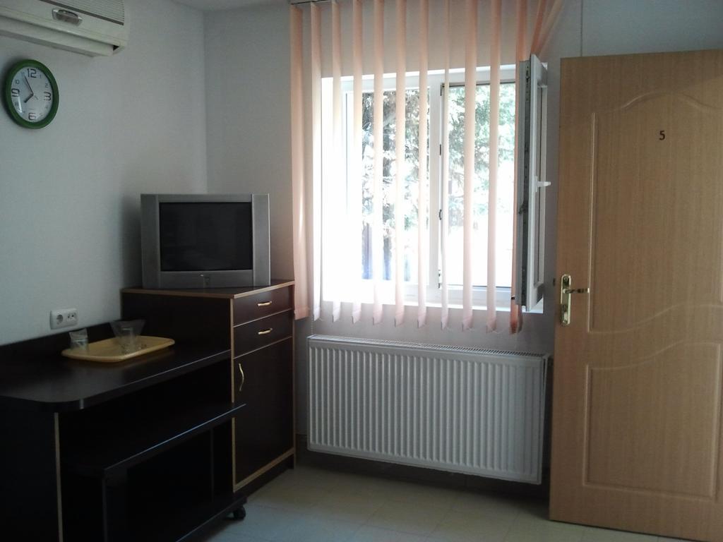Jr Motel Отопени Номер фото